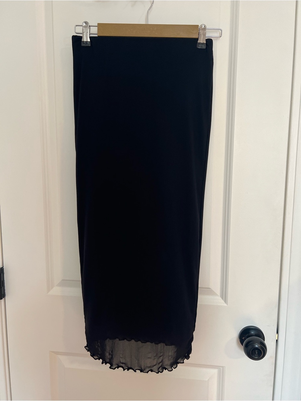 ✨🛍️ 4️⃣ for $2️⃣5️⃣ Forever 21 Black Midi Skirt with Lettuce Hem
